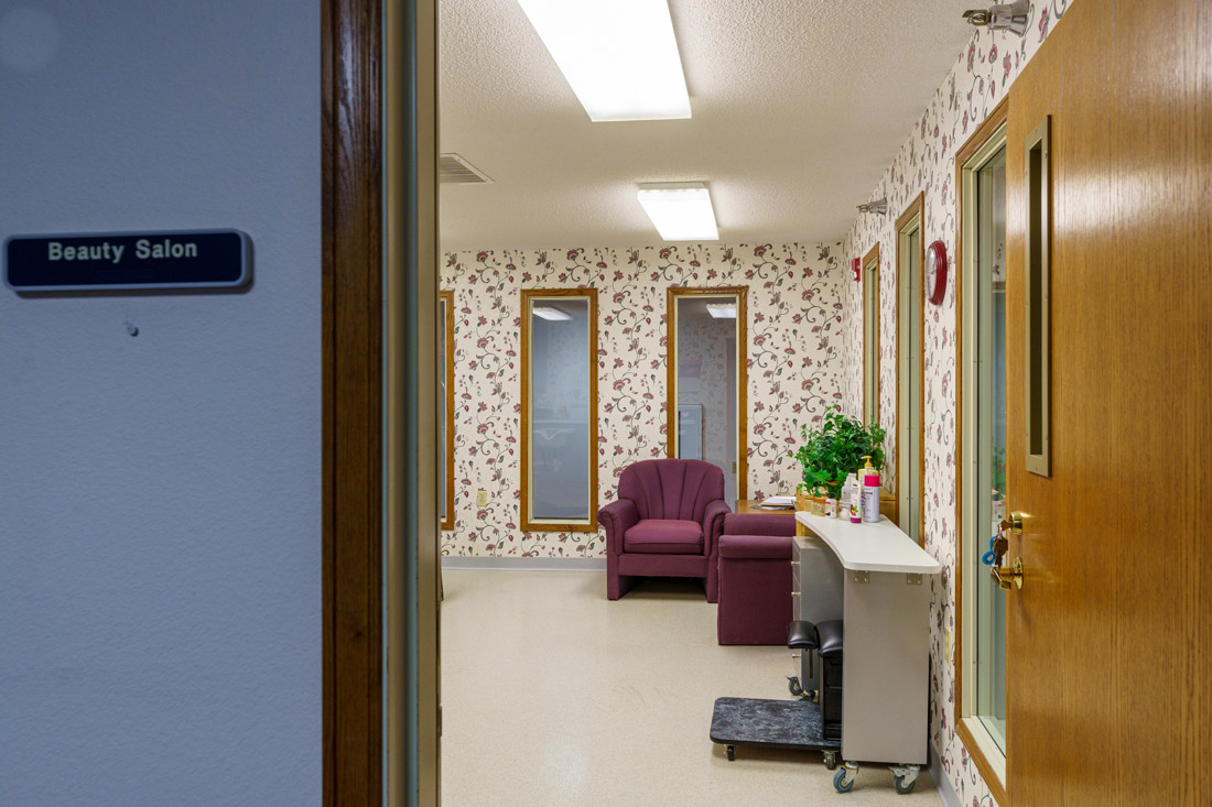 Lake Pointe Villa beauty salon with floral wallpaper and comfortable chairs.
